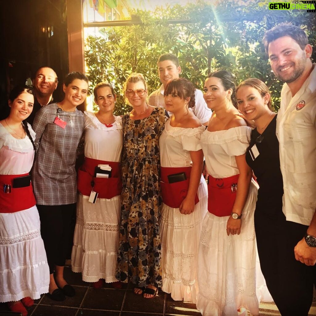Ellen Pompeo Instagram - Thank you to the whole staff at @havana1957 for our delicious dinner and your beautiful smiles and hospitality. What a gift to this city and this country the Cuban people are. Thank you for blessing us with your rich culture, passion, warmth,joy and love of food and life. ❤️❤️❤️🔥🔥🔥 Miami, Florida