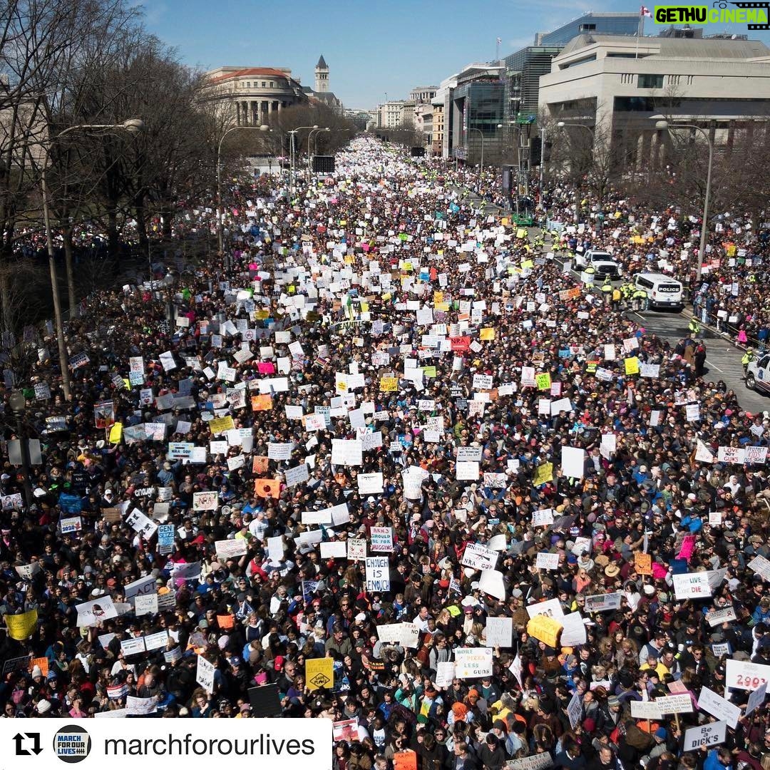 Ellen Pompeo Instagram - This is the America I know and love #getout GOP #votethemout