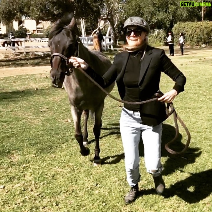 Ellen Pompeo Instagram - Literally running into the weekend!!!