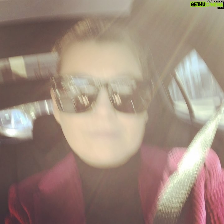 Ellen Pompeo Instagram - Thanks for the shades my guy... 💋@jusske @illesteva