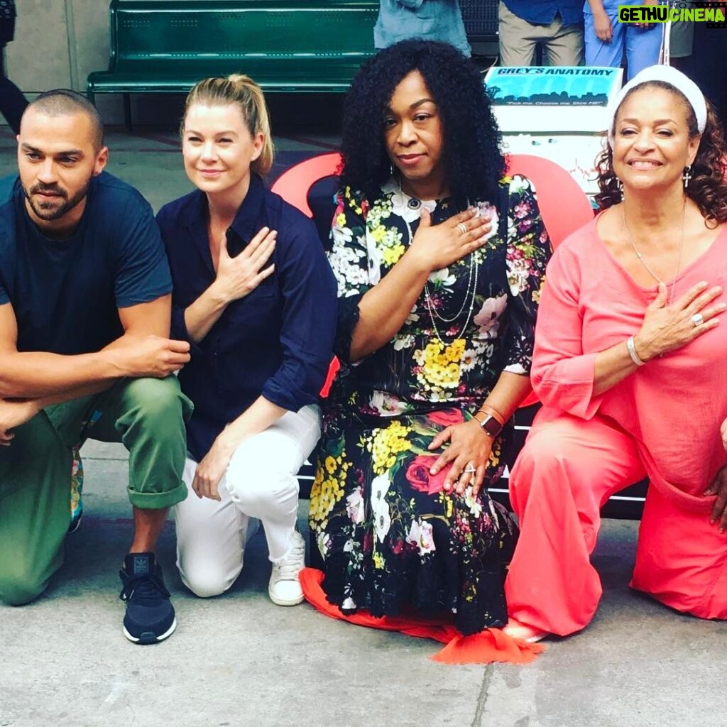 Ellen Pompeo Instagram - We kneel because we are supposed to be one nation under God, indivisible, with liberty and justice for all. #ilovethesepeople #300thepisode @therealdebbieallen @greysabc @shondarhimes @ijessewilliams