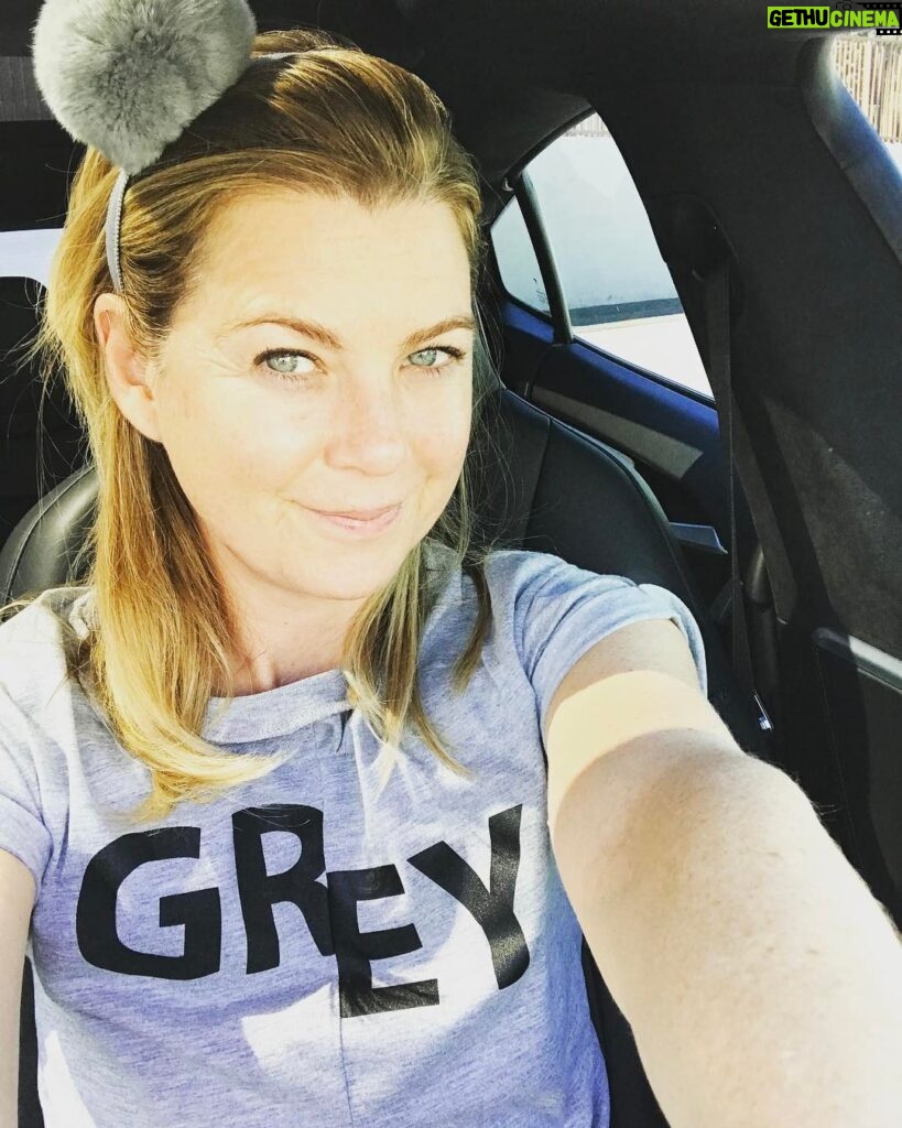 Ellen Pompeo Instagram - When your husband and daughter dress you....oh and by the way... We're back 😜