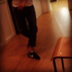 Ellen Pompeo Instagram - When your stuck in your trailer waiting for @therealdebbieallen to call you quick so you can make it @martynbullard Birthday party!! How's that for a hint D😜😜😜💋