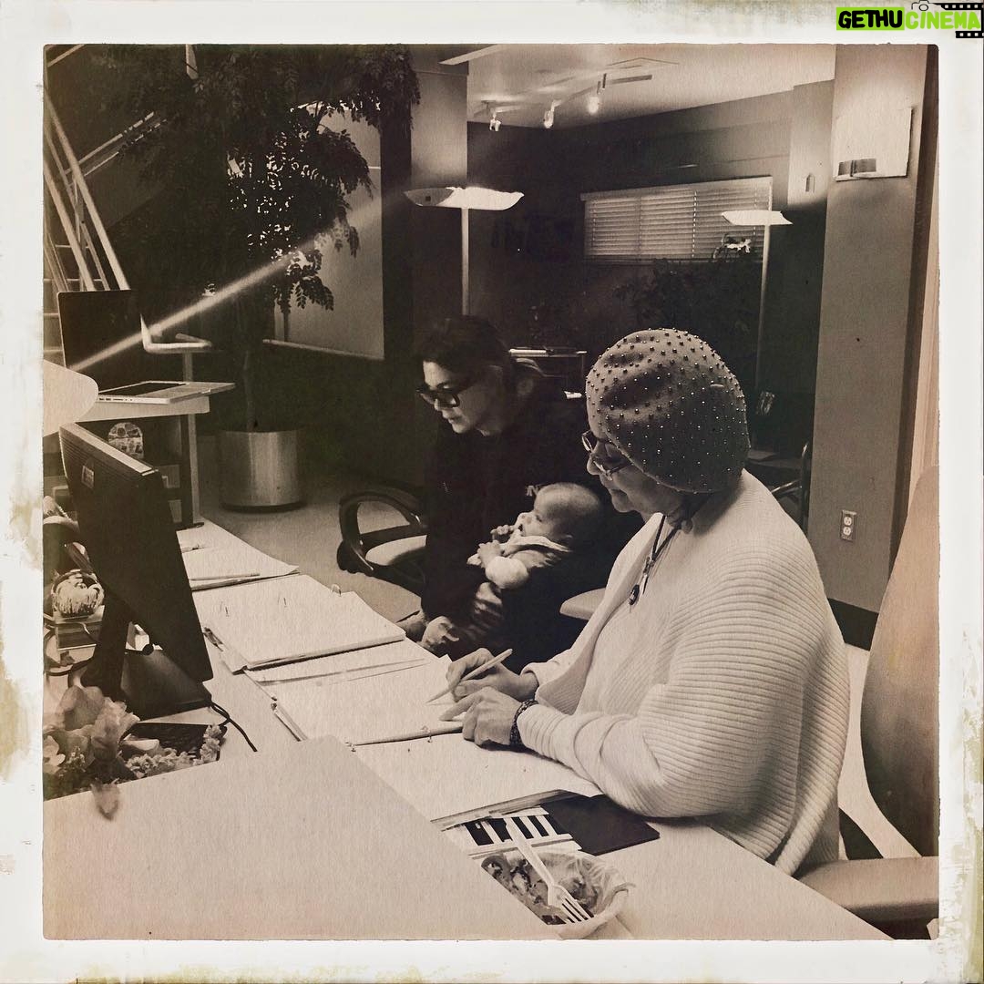 Ellen Pompeo Instagram - Directing prep with my mentor and my man ❤❤❤ Photo by @hellmannsam #multitaskinglikeamofo