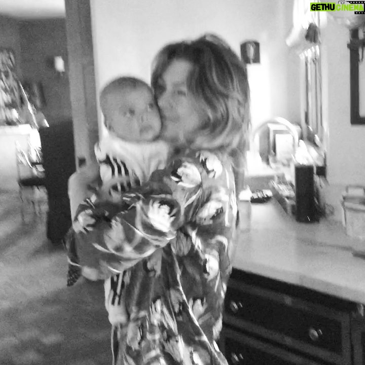 Ellen Pompeo Instagram - Boy Crazy....Here's to a year filled with happiness and love! Happy New Year ❤️🌎❤️
