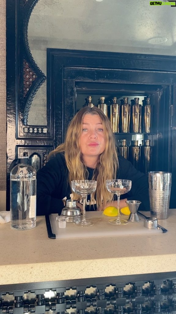 Ellen Pompeo Instagram - Sending love out to everyone who made positivity and productivity a goal in 2020. Thank you Xo EP