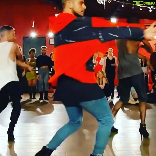 Ellen Pompeo Instagram - Boy do I miss a dance floor.... and my friends .... @yanismarshall love you 😘❤️