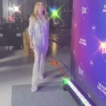 Ellen Pompeo Instagram – Thanks for the love @peopleschoice!!
You see how easy that is? The people choose you, you show up, get your shine & when the party’s over leave the building👏🏼
Outfit : @davidkomalondon
Shoes : @jimmychoo
Jewelry : @shayjewelry
Hair: @ryanrichman
Makeup: @makeupmatthew
Styling: @petraflannery