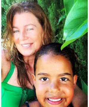 Ellen Pompeo Instagram - Very excited to talk to Senator Ed Markey about the Green New Deal and saving our planet for these children.....as well as his career long fight for racial social and environmental justice !!! I hope  you will join us tonight 6 to 7 pm EST #edmarkey 💚