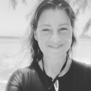 Ellen Pompeo Instagram - Almost everything I’ve learned I’ve learned from the incredible women I’ve had the privilege to call my friends....challenge accepted is a thing I feel like we all say daily! Thank you for the invitation @loreerodkin @vanessabryant @esteestanley @juneambrose grateful to all of you ❤️❤️❤️