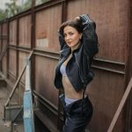 Elli AvrRam Instagram – Bas, La la la lalala🐈‍⬛🕶️🌹

Photographed by @bharat_rawail .
Styled by @bombaebyaisha 
H&M by @taskeen_c 

#elliavrram #yourstruly #mumbaimerijaan