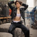 Elli AvrRam Instagram – Bas, La la la lalala🐈‍⬛🕶️🌹

Photographed by @bharat_rawail .
Styled by @bombaebyaisha 
H&M by @taskeen_c 

#elliavrram #yourstruly #mumbaimerijaan