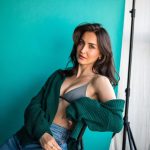 Elli AvrRam Instagram – I’ll be your Oldest Teenager Forever❤️🎶🥤

Photographed by @bharat_rawail .
Styled by @bombaebyaisha 
H&M by @taskeen_c 

#elliavrram #yourstruly Mumbai, Maharashtra