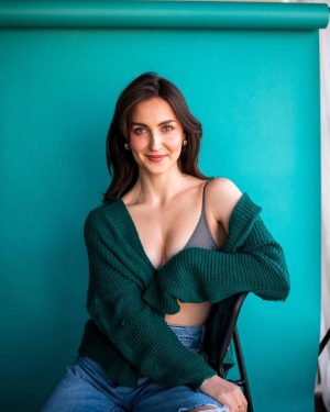 Elli AvrRam Instagram - I’ll be your Oldest Teenager Forever❤️🎶🥤

Photographed by @bharat_rawail .
Styled by @bombaebyaisha 
H&M by @taskeen_c 

#elliavrram #yourstruly