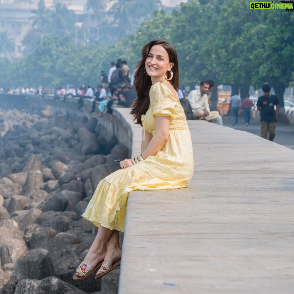 Elli AvrRam Instagram - Mumbai meri Jaan❤ Tell me your favorite spot in the comments! Thank you @mumbaigirl14 for this interview and day! It brought back so many memories of when I first came to this City of Dreams!☀ Photo credits: @tejas.kudtarkar 📸 #bombaytimes #mumbaimerijaan #cityofdreams #india #bollywood #elliavrram #yourstruly Mumbai - The City of Dreams