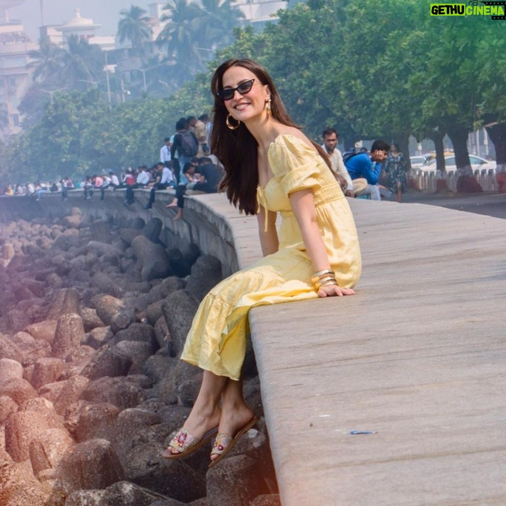 Elli AvrRam Instagram - Mumbai meri Jaan❤️ Tell me your favorite spot in the comments! Thank you @mumbaigirl14 for this interview and day! It brought back so many memories of when I first came to this City of Dreams!☀️ Photo credits: @tejas.kudtarkar 📸 #bombaytimes #mumbaimerijaan #cityofdreams #india #bollywood #elliavrram #yourstruly Mumbai - The City of Dreams