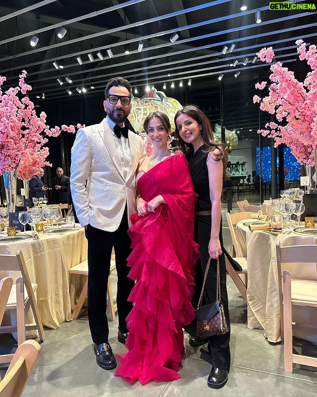 Elli AvrRam Instagram - Still overwhelmed! Received ‘Indian by Heart’❤️ At The Most Influential Indian Awards By Elite Magazine. Grateful!!!🙏 Thank you @puraskar and Team Elite Magazine for acknowledging me and my journey in the Indian film industry, and my travel show ‘India with Elli’. It was probably the most magical evening I have experienced so far! At The Statue of Liberty in New York City! Together with extremely wonderful, hardworking, passionate and inspiring personalities.🌟 wow….I am still in awe of the stories that were shared. Dare to Dream Big and Dare to be Authentic all the way and consistent! That’s the key! Lots of love to my Incredible India🇮🇳 #awardnight #statueofliberty #newyorkcity #elitemagazine #indianbyheart #mostinfluentialindians #daretodream #achieve #enjoythejourney #elliavrram #yourstruly The Statue of Liberty NYC