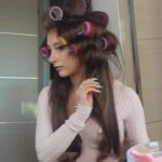 Elliana Walmsley Instagram - roller tutorial 🎀🎀 #reels #hairtutorial #grwm #rollers