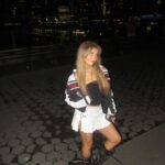 Elliana Walmsley Instagram – pretty sure i saw a rat run by while taking these New York City