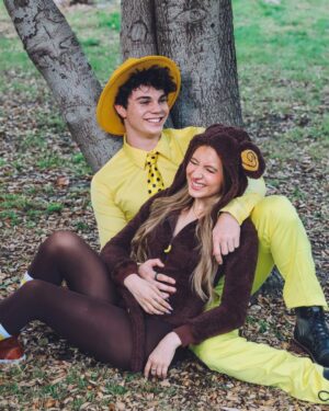 Elliana Walmsley Instagram - happy halloween from the man in the yellow hat and curious george 🍌

📸: @dylanlujano