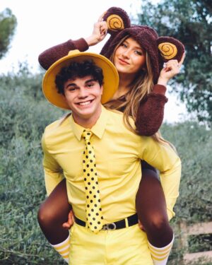 Elliana Walmsley Instagram - happy halloween from the man in the yellow hat and curious george 🍌

📸: @dylanlujano