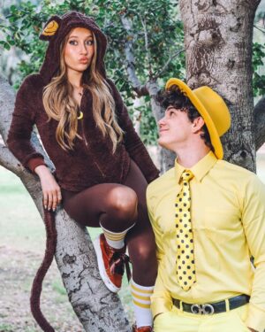 Elliana Walmsley Instagram - happy halloween from the man in the yellow hat and curious george 🍌

📸: @dylanlujano