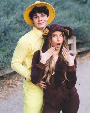 Elliana Walmsley Instagram - happy halloween from the man in the yellow hat and curious george 🍌

📸: @dylanlujano