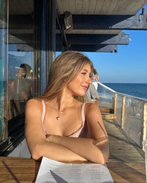 Elliana Walmsley Instagram - a day in malibu