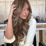 Elliana Walmsley Instagram - bronde 🤎 @hairby_chrissy