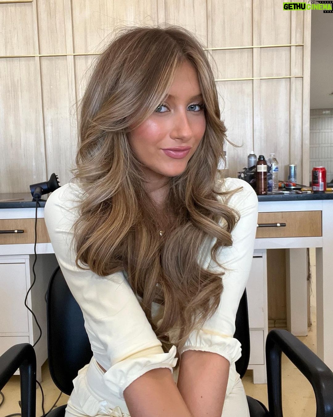 Elliana Walmsley Instagram - bronde 🤎 @hairby_chrissy