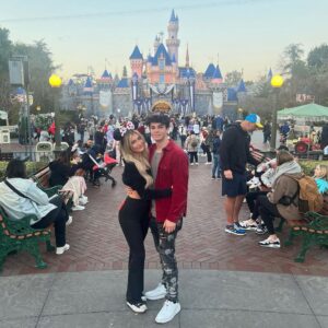 Elliana Walmsley Instagram - our fav holiday ❤️ #jelliana