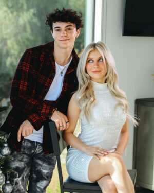 Elliana Walmsley Instagram - merry christmas from jelliana

📸: @dylanlujano