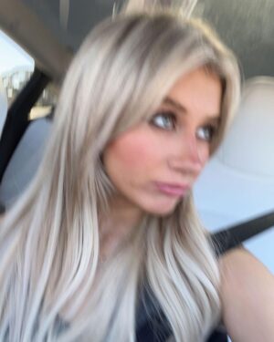 Elliana Walmsley Instagram - wear ur seatbelt