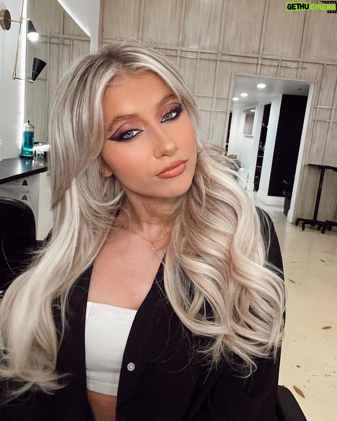 Elliana Walmsley Instagram - if only my hair and makeup looked like this every day Habit Salon