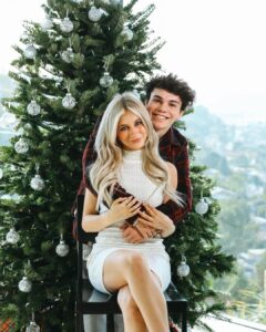 Elliana Walmsley Instagram - merry christmas from jelliana 📸: @dylanlujano