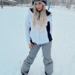 Elliana Walmsley Instagram - hit the slopes 🎿❄️ have a Merry Christmas everyone! 🎄 Jackson Hole, Wyoming