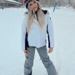 Elliana Walmsley Instagram - hit the slopes 🎿❄️ have a Merry Christmas everyone! 🎄 Jackson Hole, Wyoming
