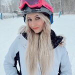 Elliana Walmsley Instagram - hit the slopes 🎿❄️ have a Merry Christmas everyone! 🎄 Jackson Hole, Wyoming