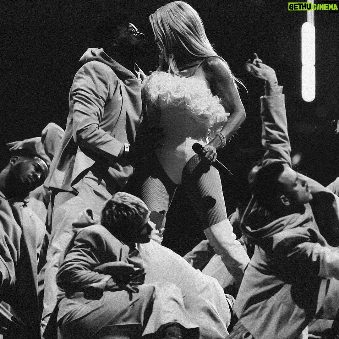 Ellie Goulding Instagram - 🤍🤍🤍 @brits @jonnyvieco