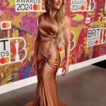 Ellie Goulding Instagram - So grateful! For the chance to sing, create music and make a living from it, to collaborate with artists and producers I love, for my incredible fans, for my crew, my beautiful son… all I want to do is make him proud. I will never take this life for granted. Some people will want to kill your dream and hope you stay in the shadows. They don’t want you to succeed. That’s when you have to go out and radiate the most … I was so happy to wear this custom @albertaferretti ❤️‍🔥 Thank you for an epic evening @brits Styled by @kyledevolle Hair @anastasiastylianou Make up @monaleannemakeup My dream team @emma_rosen @aimee_lou_j @cassandragracey @messika @jimmychoo