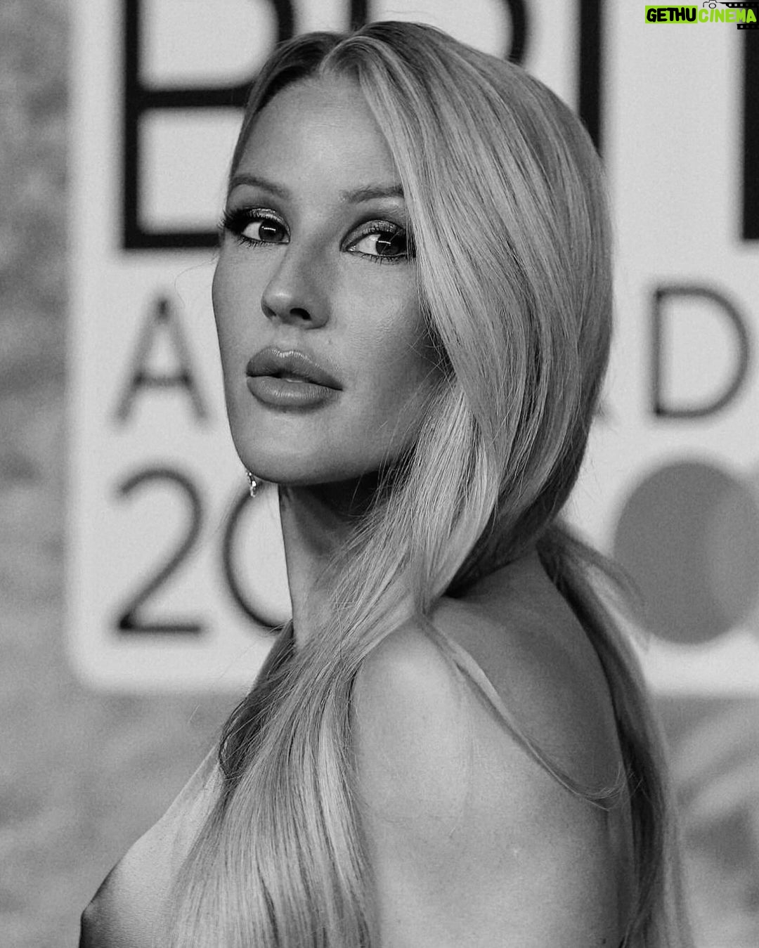 Ellie Goulding - 144.6K Likes - So grateful! For the chance to sing, create music and make a living from it, to collaborate with artists and producers I love, for my incredible fans, for my crew, my beautiful son… all I want to do is make him proud. I will never take this life for granted. Some people will want to kill your dream and hope you stay in the shadows. They don’t want you to succeed. That’s when you have to go out and radiate the most … I was so happy to wear this custom @albertaferretti ❤️🔥 Thank you for an epic evening @brits
Styled by @kyledevolle
Hair @anastasiastylianou
Make up @monaleannemakeup
My dream team @emma_rosen @aimee_lou_j @cassandragracey
@messika @jimmychoo
