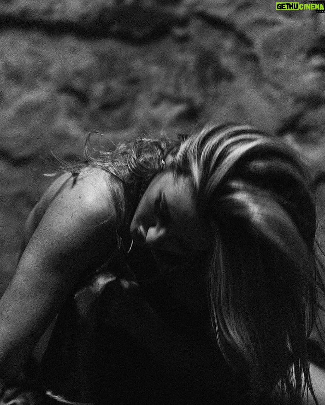 Ellie Goulding Instagram - 5 years since Flux x💔