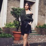 Elnaaz Norouzi Instagram - Walking into blessings…🫰🏻 Check the last picture to know more about me 😋 Mumbai - The City of Dreams