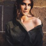 Elnaaz Norouzi Instagram - Walking into blessings…🫰🏻 Check the last picture to know more about me 😋 Mumbai - The City of Dreams