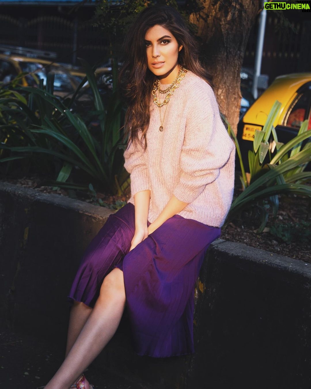 Elnaaz Norouzi Instagram - On the roads of Colaba… 💜