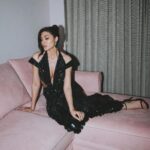 Elnaaz Norouzi Instagram - “Fashionista of the Year” 💥 Yup, I’ve manifested this one too! Thank you @iconicgoldaward for acknowledging me and my fashion sense, I know I’ve always been conscious about what I wear or how I’m dressed ( I’m the same about my closed ones’ fashion sense too 😅) Next year I want “Fashion Police of the Year” 😋 I’d like to share this award with my fantastic styling team @stylingbyvictor and @sohail__mughal___ , it’s for their hard work that my vision comes to life , everytime! ❤️ فشنیست سال” اين يكى رو هم آشکار کرده ام! ممنون از اینکه من و حس مد من را به رسمیت شناختید، می دانم که همیشه حواسم به لباس پوشیدنم یا لباس پوشيدن ( افراد نزدیکم) بوده! سال بعد من “پلیس مد سال” را می خواهم 😋 من می خواهم این جایزه را با تیم استایل فوق العاده ام به اشتراک بگذارم، به خاطر سخت کوشی آنهاست که من برنده اين جايزه شدم ! ❤️ Outfit: @gavinmiguelofficial Jewels: @adan_creation_ Styling team: @sanzimehta777 Photos: @amogh_photography #fashion #ootd #fashionaward #fashionista #fashionstyle #fashionmodel #actor #bestdressed Mumbai, Maharashtra