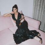 Elnaaz Norouzi Instagram - “Fashionista of the Year” 💥 Yup, I’ve manifested this one too! Thank you @iconicgoldaward for acknowledging me and my fashion sense, I know I’ve always been conscious about what I wear or how I’m dressed ( I’m the same about my closed ones’ fashion sense too 😅) Next year I want “Fashion Police of the Year” 😋 I’d like to share this award with my fantastic styling team @stylingbyvictor and @sohail__mughal___ , it’s for their hard work that my vision comes to life , everytime! ❤️ فشنیست سال” اين يكى رو هم آشکار کرده ام! ممنون از اینکه من و حس مد من را به رسمیت شناختید، می دانم که همیشه حواسم به لباس پوشیدنم یا لباس پوشيدن ( افراد نزدیکم) بوده! سال بعد من “پلیس مد سال” را می خواهم 😋 من می خواهم این جایزه را با تیم استایل فوق العاده ام به اشتراک بگذارم، به خاطر سخت کوشی آنهاست که من برنده اين جايزه شدم ! ❤️ Outfit: @gavinmiguelofficial Jewels: @adan_creation_ Styling team: @sanzimehta777 Photos: @amogh_photography #fashion #ootd #fashionaward #fashionista #fashionstyle #fashionmodel #actor #bestdressed Mumbai, Maharashtra