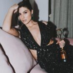 Elnaaz Norouzi Instagram - “Fashionista of the Year” 💥 Yup, I’ve manifested this one too! Thank you @iconicgoldaward for acknowledging me and my fashion sense, I know I’ve always been conscious about what I wear or how I’m dressed ( I’m the same about my closed ones’ fashion sense too 😅) Next year I want “Fashion Police of the Year” 😋 I’d like to share this award with my fantastic styling team @stylingbyvictor and @sohail__mughal___ , it’s for their hard work that my vision comes to life , everytime! ❤️ فشنیست سال” اين يكى رو هم آشکار کرده ام! ممنون از اینکه من و حس مد من را به رسمیت شناختید، می دانم که همیشه حواسم به لباس پوشیدنم یا لباس پوشيدن ( افراد نزدیکم) بوده! سال بعد من “پلیس مد سال” را می خواهم 😋 من می خواهم این جایزه را با تیم استایل فوق العاده ام به اشتراک بگذارم، به خاطر سخت کوشی آنهاست که من برنده اين جايزه شدم ! ❤️ Outfit: @gavinmiguelofficial Jewels: @adan_creation_ Styling team: @sanzimehta777 Photos: @amogh_photography #fashion #ootd #fashionaward #fashionista #fashionstyle #fashionmodel #actor #bestdressed Mumbai, Maharashtra