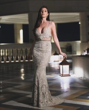 Elnaaz Norouzi Instagram - Filmfare Look 🤍
.
.
.
.
.
Styled by @stylingbyvictor @sohail__mughal___
Outfit @rockystarofficial @rockystar100
Jewellery @zaveri.co 
@vaidehiiii
Assisted @janvijain123
Clicked by @rushankaf
Location @theleelagandhinagar