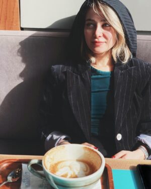 Elnaz Habibi Instagram - آفتاب امروز بر شکل دگر تابان شدست
☀️☕️